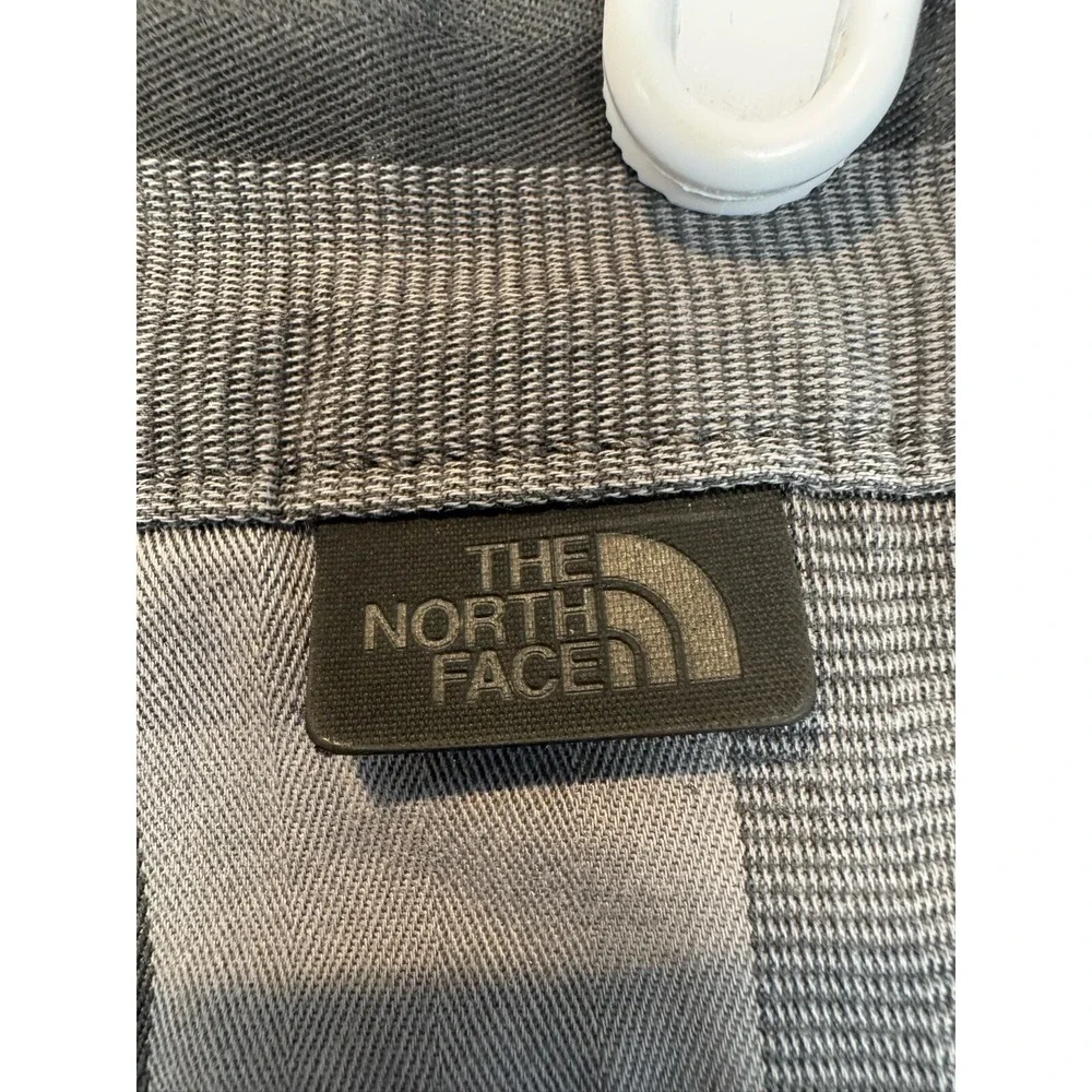 The North Face Grey‎ Plaid Striped Shorts Mens Size 36 Outdoors Hiking TNF